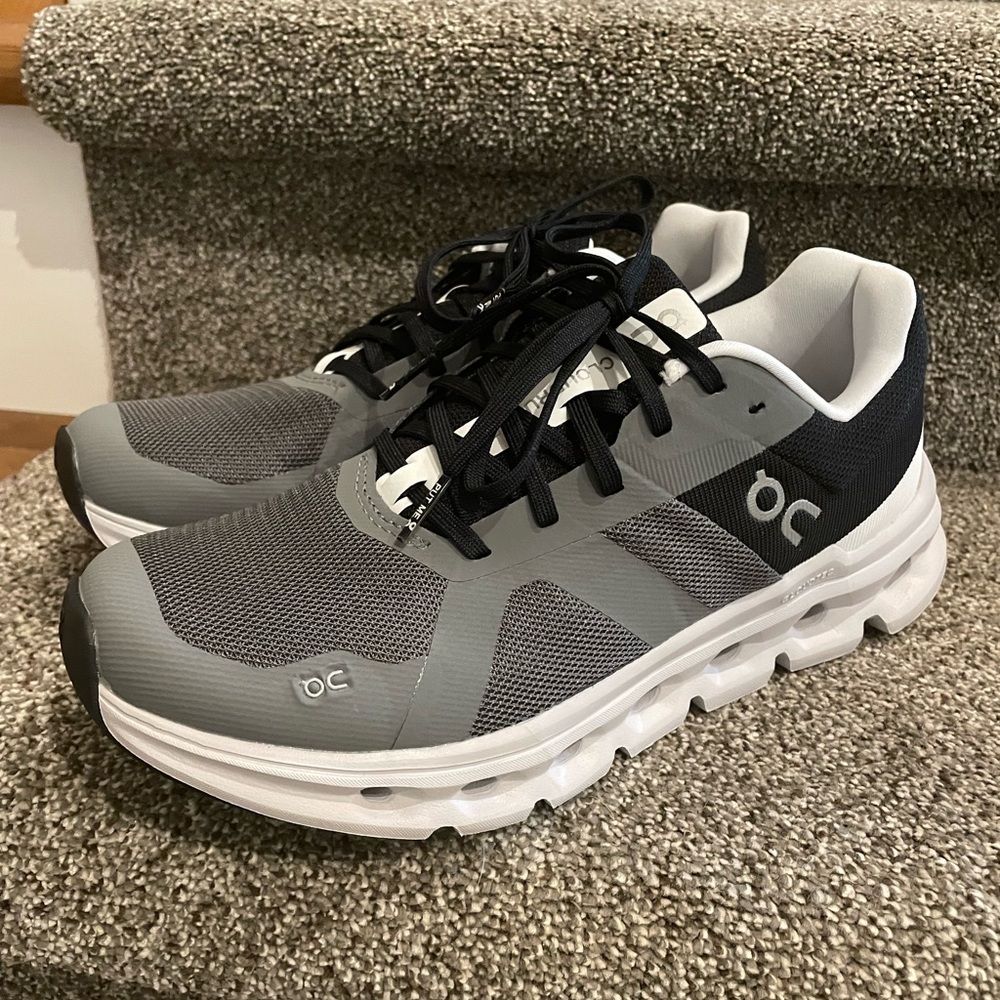 On Cloud Cloudrunner shoes women 8.5